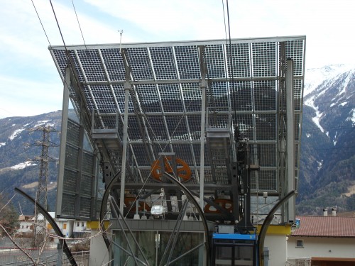 Ansicht des halbtransparenten Glasdachs der Talstation © Eurac Research