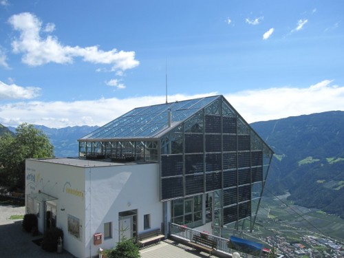 Ansicht der halbtransparenten Glasfassade der Bergstation © Leitner Electro Srl