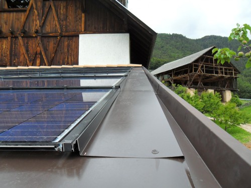 The modern PV technology is integrated into a traditional context © Ing. Studio Blasbichler Srl